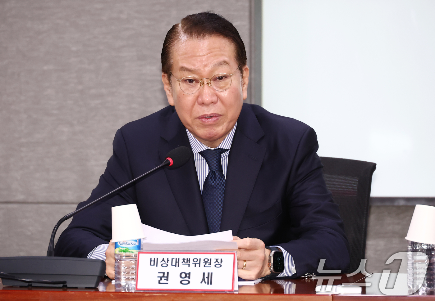 (서울=뉴스1) 김민지 기자 = 권영세 국민의힘 비상대책위원장이 7일 오전 서울 여의도 국회의원회관에서 열린 '대한민국 경제 재도약을 위한 정책 간담회 3탄 항공산업 경청회'에서 …