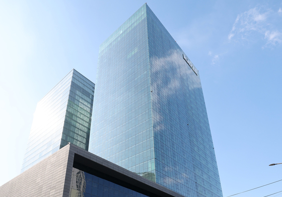 네이버, 분기 사상 최대 실적에도 2%대 약세[핫종목]