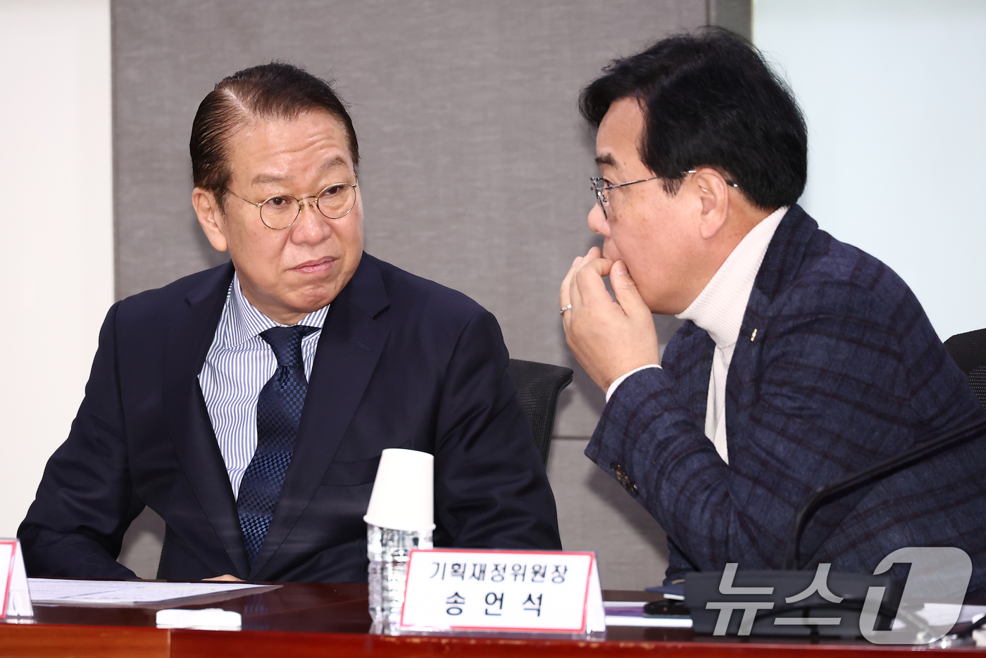 (서울=뉴스1) 김민지 기자 = 권영세 국민의힘 비상대책위원장이 7일 오전 서울 여의도 국회의원회관에서 열린 '대한민국 경제 재도약을 위한 정책 간담회 3탄 항공산업 경청회'에서 …