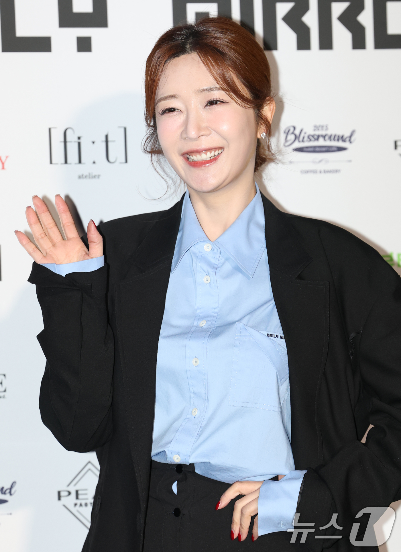 (서울=뉴스1) 권현진 기자 = 아나운서 이정민이 7일 서울 중구 동대문디자인플라자(DDP)에서 열린 ‘2025 F/W서울패션위크’ ‘데일리미러’ 컬렉션에 참석해 포즈를 취하고 있 …