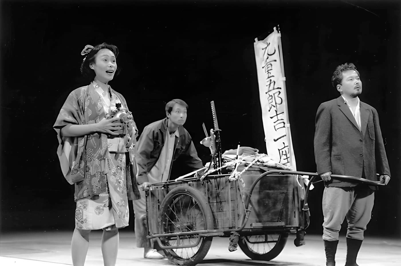 본문 이미지 - 기타무라 소 '호기우타' 일본 공연 사진(극단 프로젝트 나비 제공)