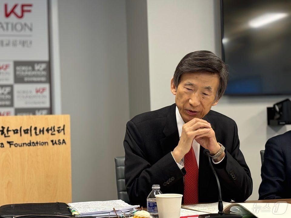 본문 이미지 - 윤병세 전 외교부 장관이 6일&#40;현지시간&#41; 워싱턴DC에서 한국 특파원들과 간담회를 갖고 있다. ⓒ News1 류정민 특파원
