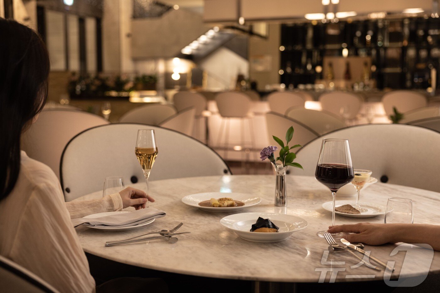 본문 이미지 - 반얀트리서울의 레스토랑 '페스타 바이 민구'.(반얀트리서울제공)