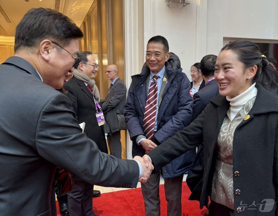 (서울=뉴스1) = 중국을 방문 중인 우원식 국회의장이 7일 헤이룽장성 하얼빈시 타이양다오 호텔에서 열린 동계아시안게임 개막식 참석 주요 인사 대상 환영 오찬에서 패통탄 친나왓 태 …