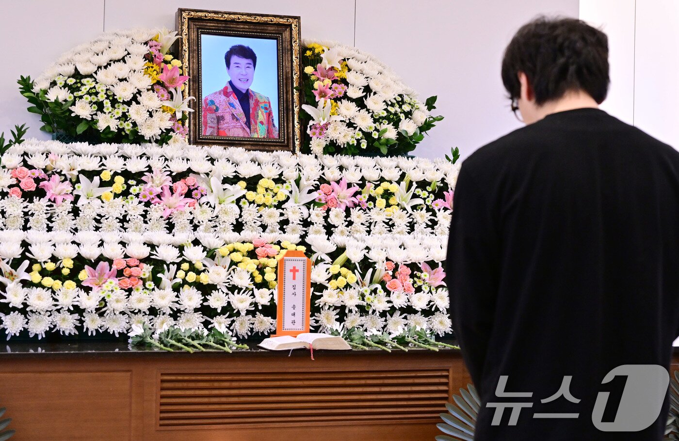 본문 이미지 - 7일 서울 종로구 서울대학교병원 장례식장에 '국민 트로트 가수' 故 송대관의 빈소가 마련돼 있다. 2025.2.7/뉴스1 ⓒ News1 사진공동취재단