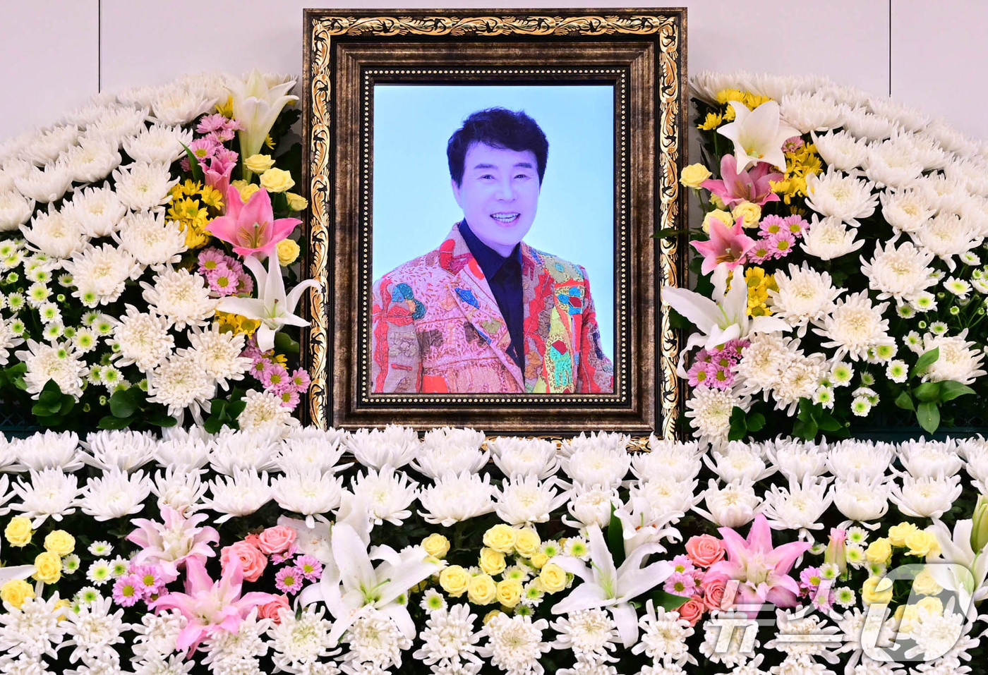 (서울=뉴스1) 사진공동취재단 = 7일 서울 종로구 서울대학교병원 장례식장에 '국민 트로트 가수' 고 송대관의 빈소가 마련돼 있다. 2025.2.7/뉴스1