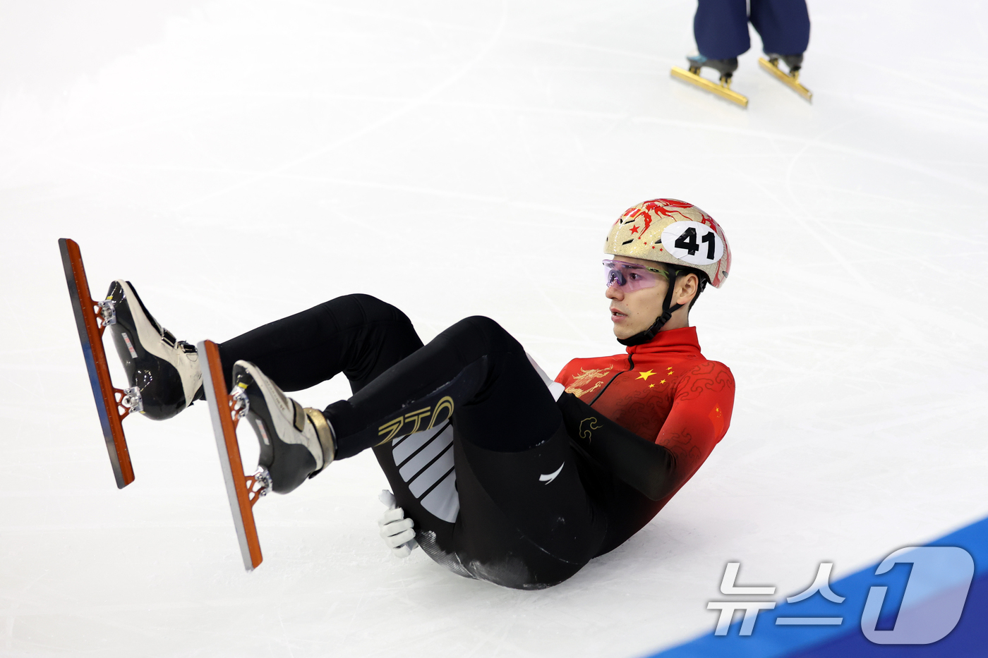 (하얼빈(중국)=뉴스1) 이승배 기자 = 8일(현지시간) 중국 헤이룽장성 하얼빈 빙상훈련센터 다목적홀에서 열린 하얼빈 동계아시안게임 쇼트트랙 남자 500m 준준결승에서 중국 리우 …