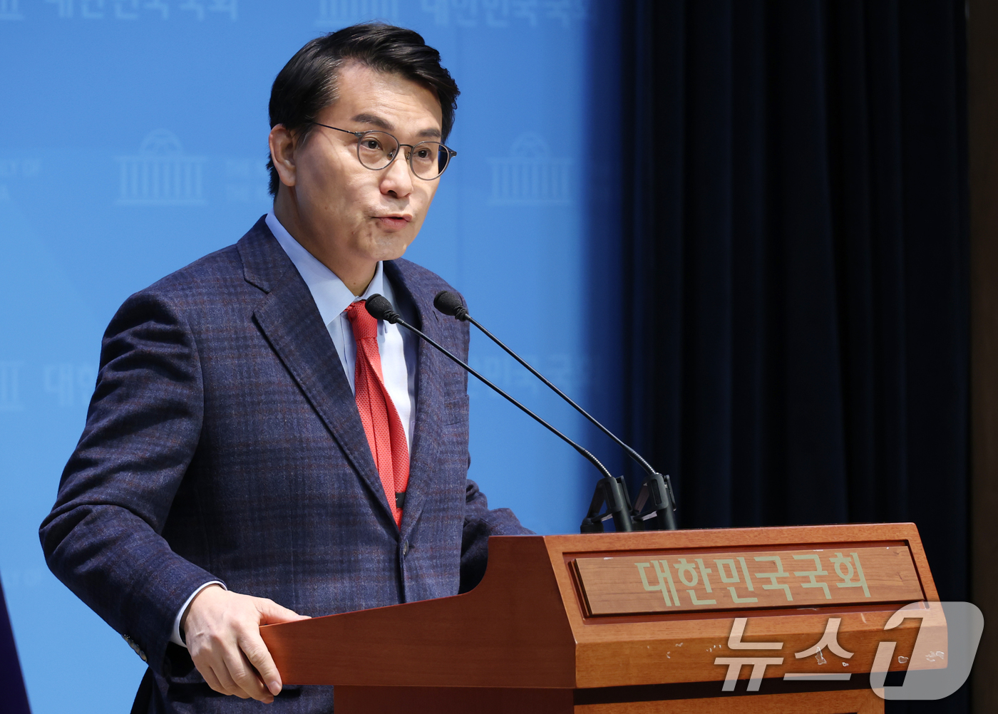 (서울=뉴스1) 이광호 기자 = 윤상현 국민의힘 의원이 9일 오전 서울 여의도 국회 소통관에서 현안 관련 기자회견을 하고 있다. 2025.2.9/뉴스1