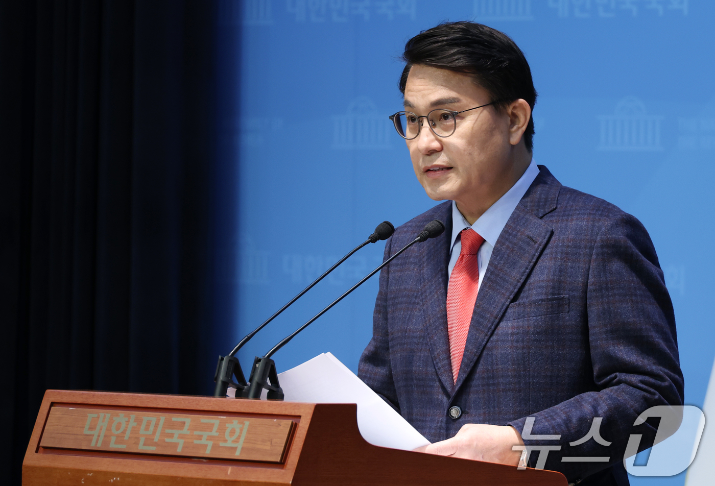 (서울=뉴스1) 이광호 기자 = 윤상현 국민의힘 의원이 9일 오전 서울 여의도 국회 소통관에서 현안 관련 기자회견을 하고 있다. 2025.2.9/뉴스1