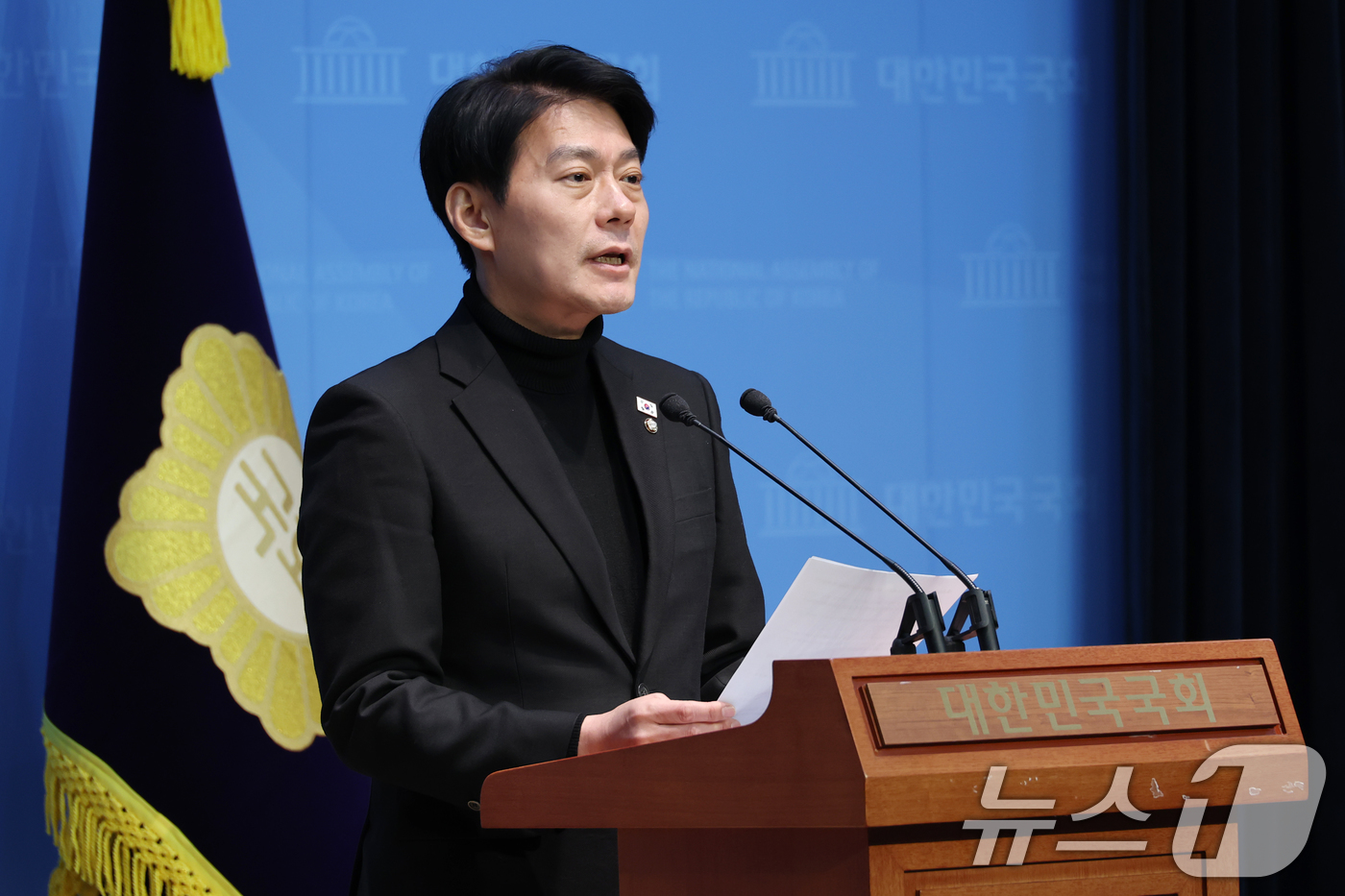 (서울=뉴스1) 이광호 기자 = 한민수 더불어민주당 대변인이 9일 오전 서울 여의도 국회 소통관에서 국민의힘 제1야당 대표 전담 특위 및 이진우·여인형 접견 관련 브리핑을 하고 있 …