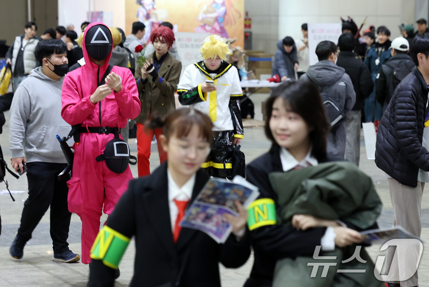 (고양=뉴스1) 이동해 기자 = 9일 경기도 고양시 일산 킨텍스에서 열린 종합 서브컬처 이벤트 ‘일러스타 페스 6'에서 관람객들이 부스를 둘러보고 있다.일러스타 페스는 '모두가 함 …