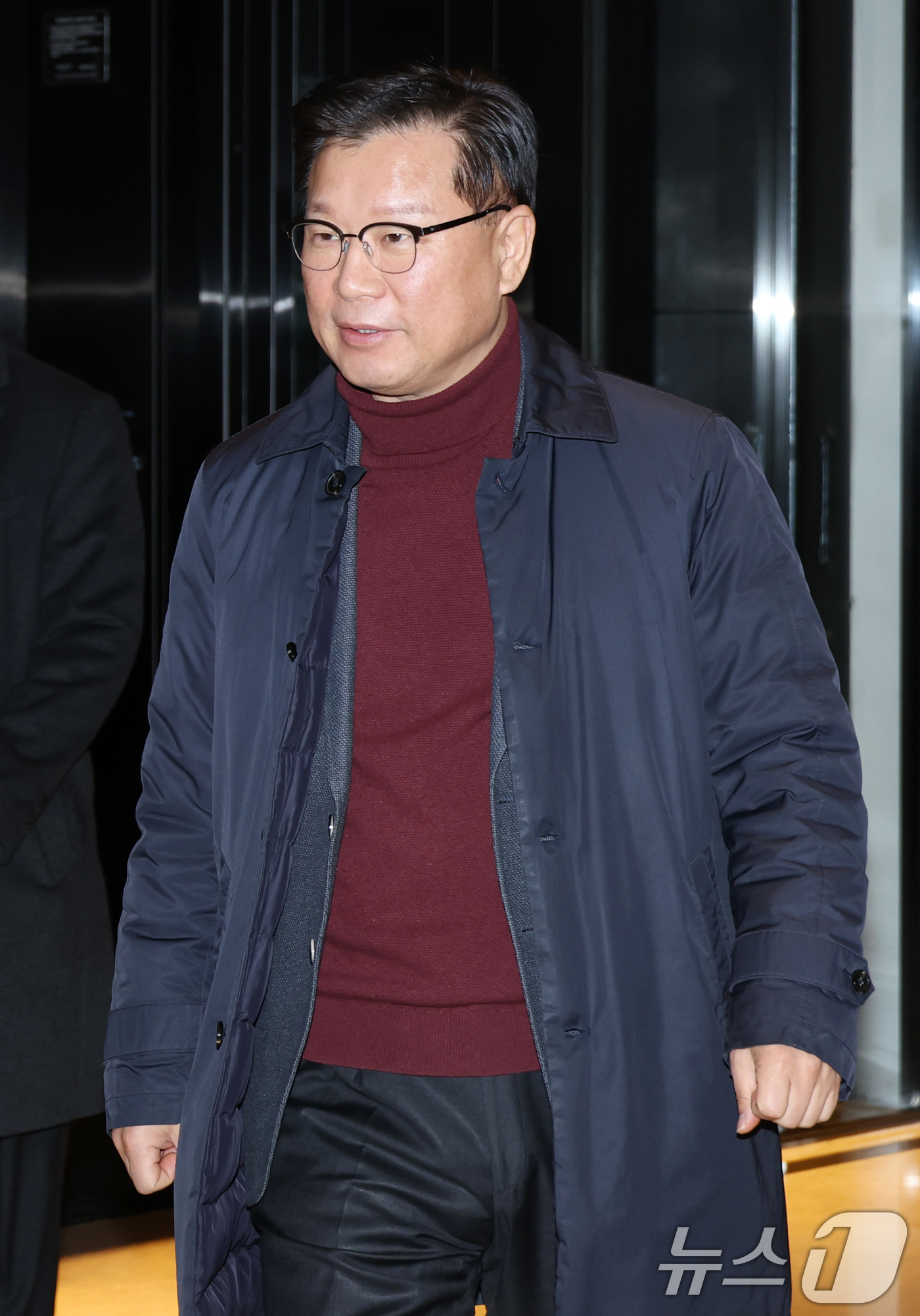 (서울=뉴스1) 이광호 기자 = 이양수 국민의힘 사무총장이 9일 오후 서울 여의도의 한 식당에서 가진 권영세 비상대책위원장과 중진의원들 회동에 참석하고 있다. 2025.2.9/뉴스 …
