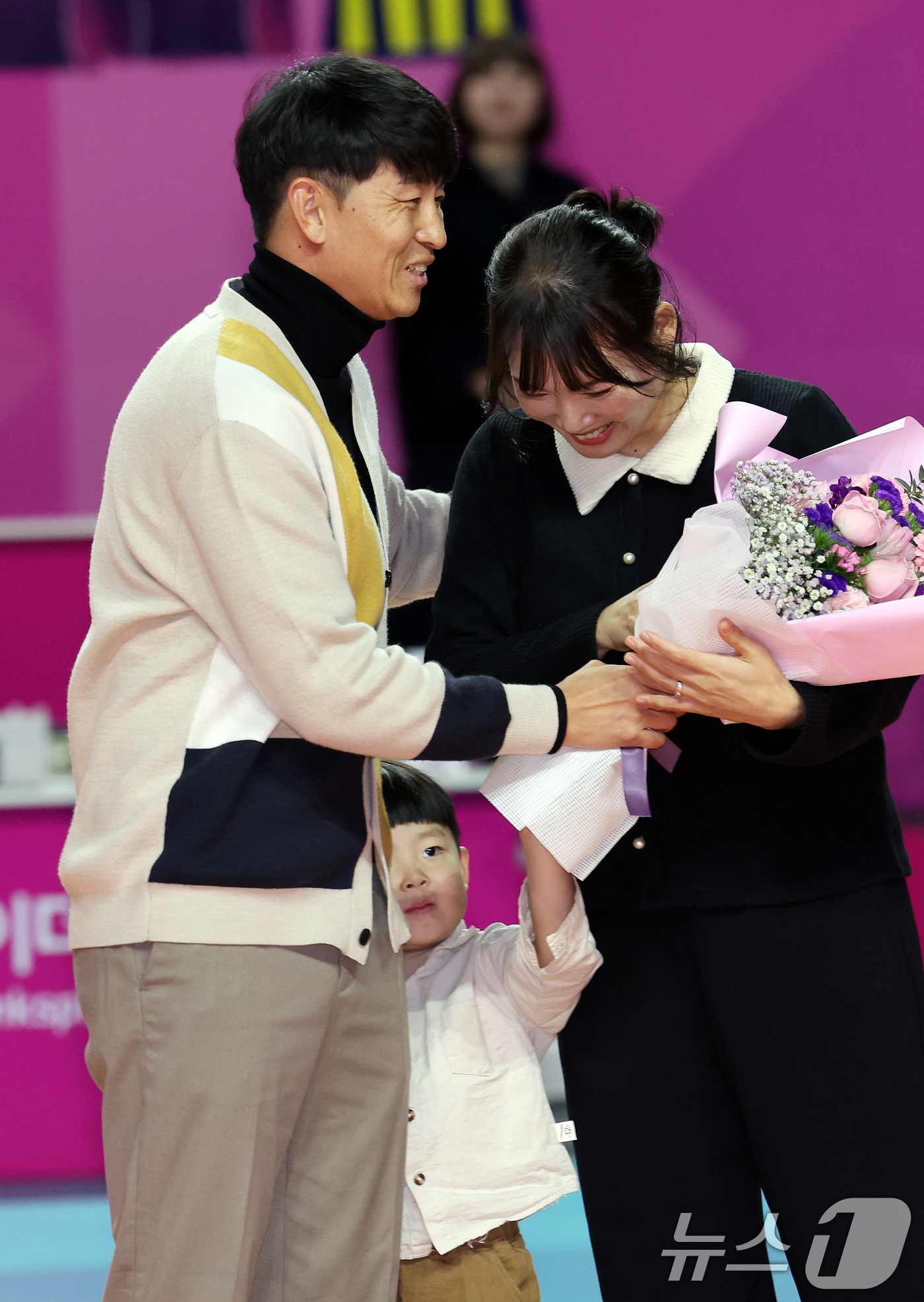 (인천=뉴스1) 이동해 기자 = 9일 인천시 부평구 삼산월드체육관에서 프로배구 여자부 '도드람 2024-2025 V-리그' 흥국생명과 페퍼저축은행의 경기 종료 후에 진행된 김해란의 …