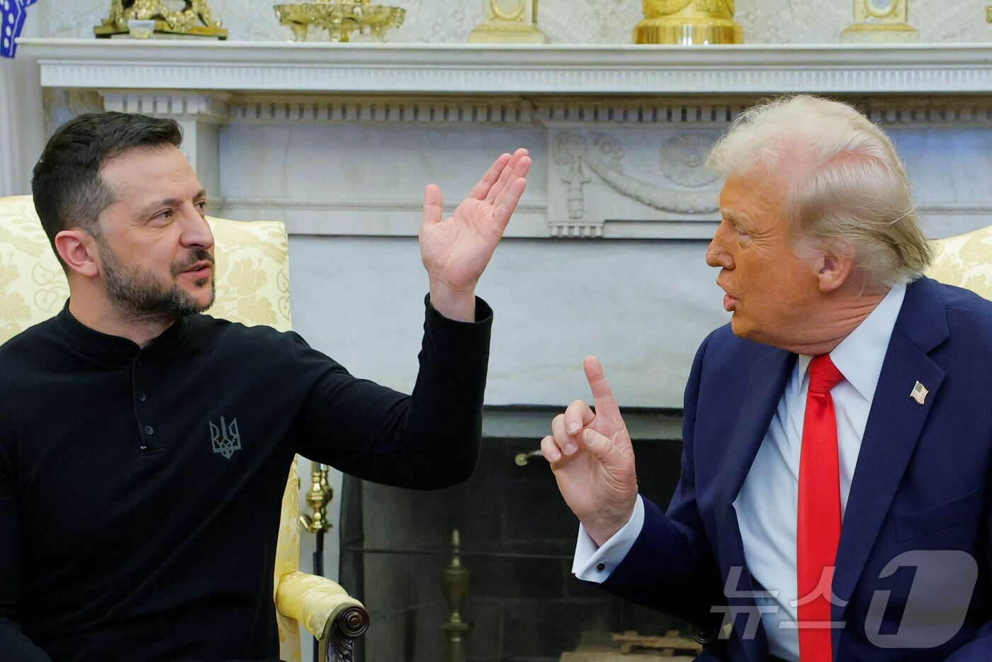본문 이미지 - 도널드 트럼프 미국 대통령(우)과 볼로디미르 젤렌스키 우크라이나 대통령이 28일(현지시간) 워싱턴DC 백악관에서 만나 우크라이나 전쟁 종전 방안을 두고 고성이 오가는 설전을 벌이고 있다. ⓒ 로이터=뉴스1 ⓒ News1 류정민 특파원