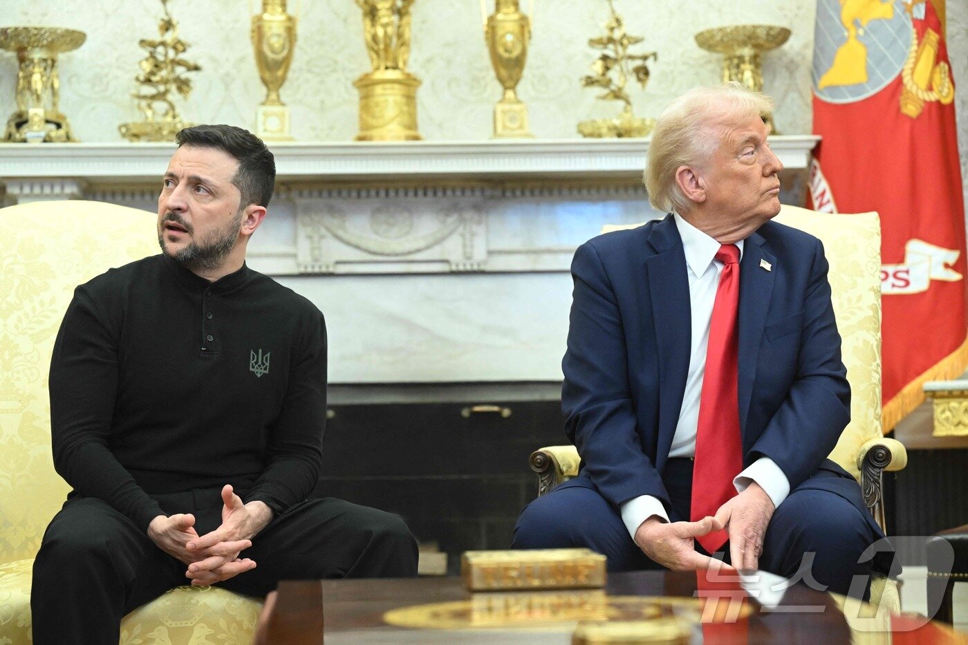 본문 이미지 - 먼산을 바라보는 트럼프와 젤렌스키. ⓒ AFP=뉴스1 ⓒ News1 박형기 기자