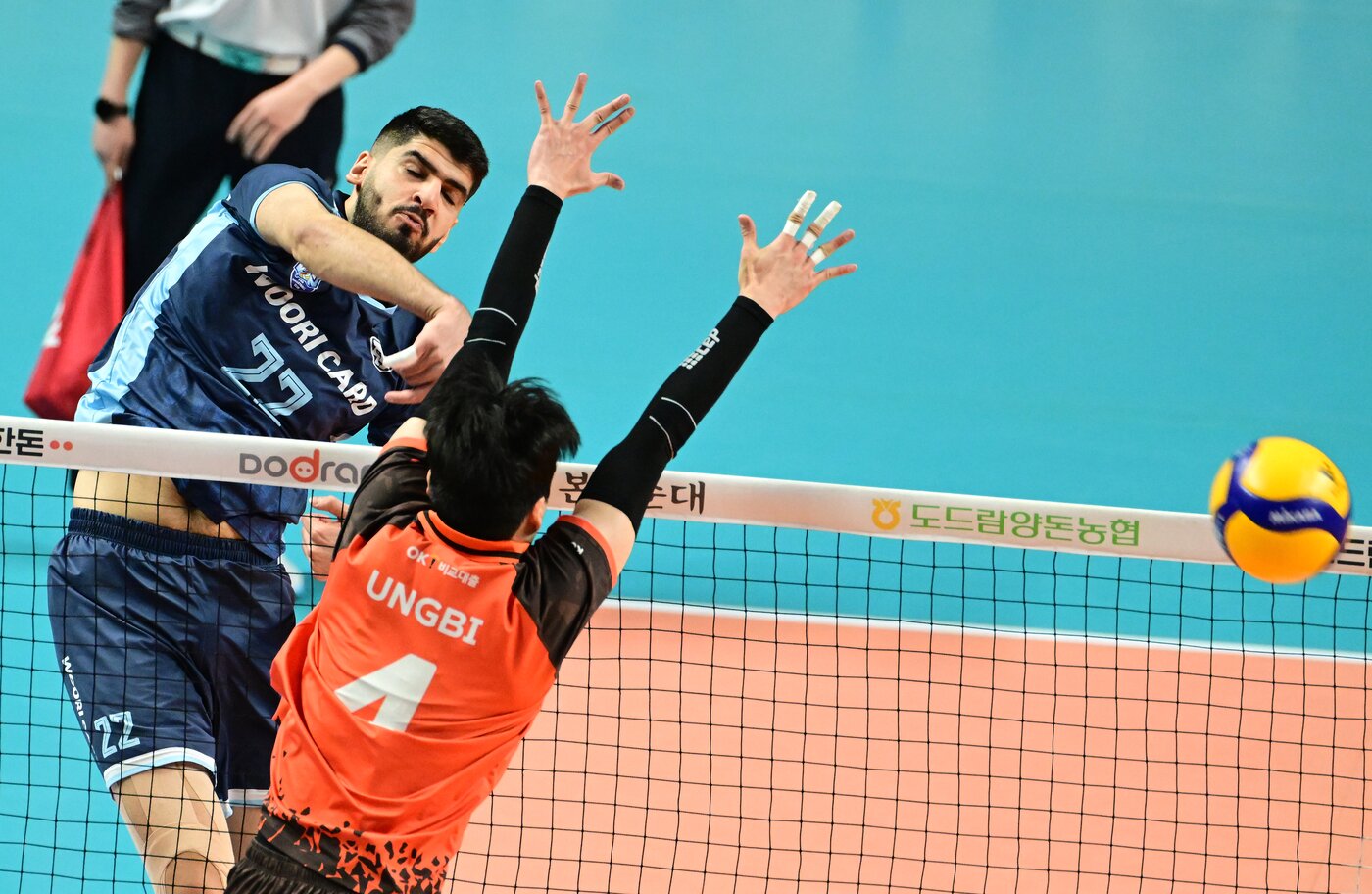 본문 이미지 - 우리카드의 알리 하그파라스트. (한국배구연맹 제공)