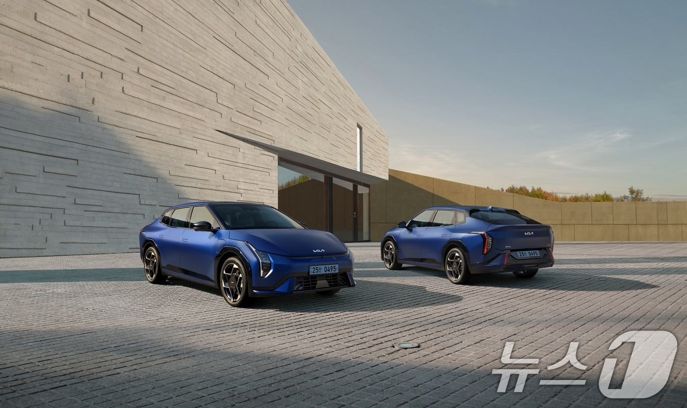 (서울=뉴스1) = 기아가 ‘더 기아 EV4(The Kia EV4)’의 사양 구성과 가격을 공개하고 11일 계약을 시작한다고 밝혔다.EV4는 지난 2021년 출시된 기아의 첫 전용 …
