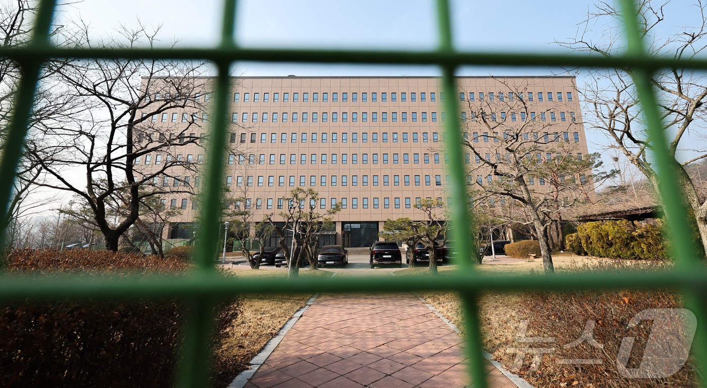 (과천=뉴스1) 김도우 기자 = 국민의힘이 오동운 공수처장에 대해 윤석열 대통령을 '불법 구속'했다는 이유로 고발 절차에 착수한것으로 알려졌다.사진은 10일 오전 경기 과천시 정부 …