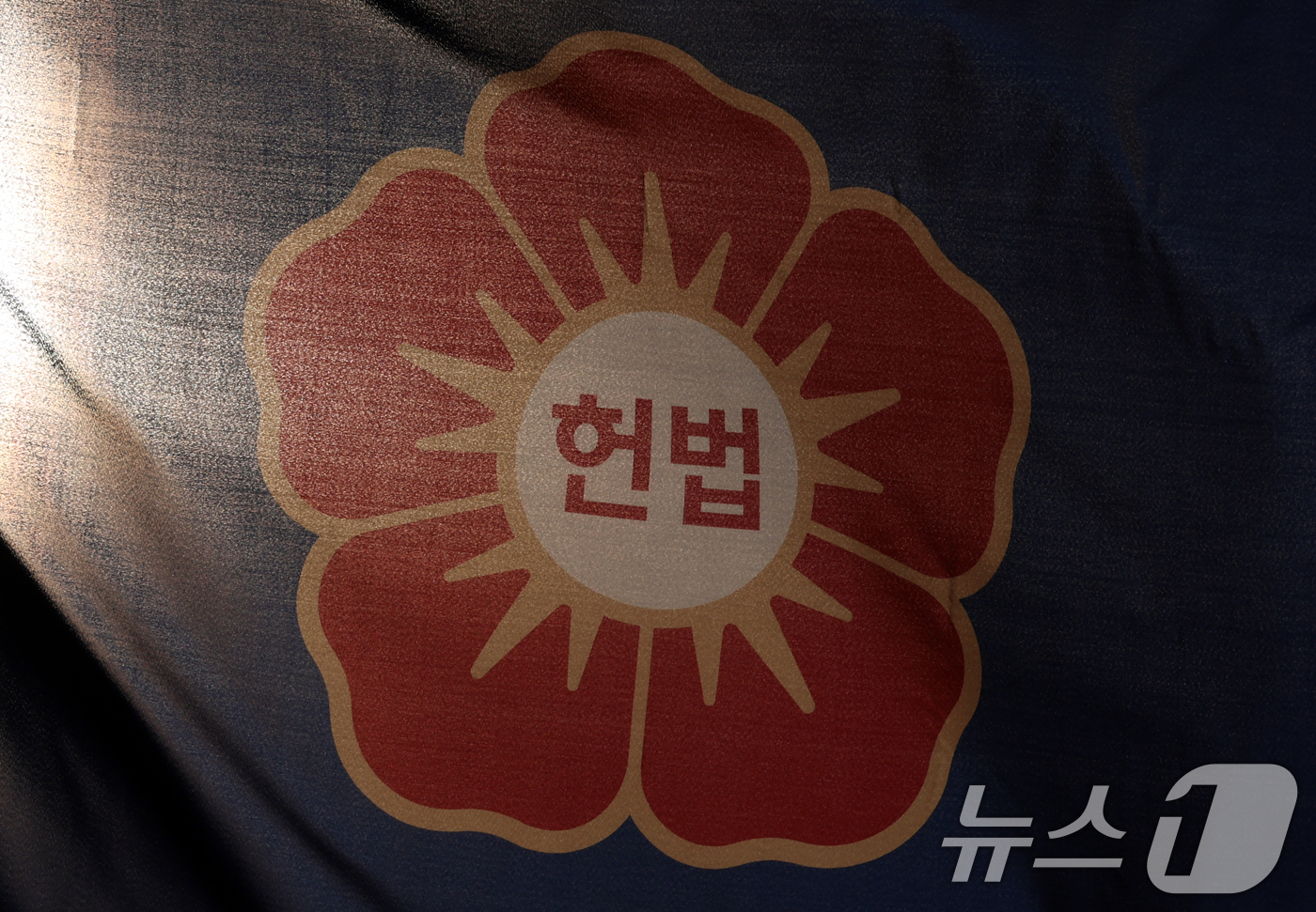 (서울=뉴스1) 김명섭 기자 = 윤석열 대통령에 대한 탄핵 심판을 심리하고 있는 헌법재판소가 숙고를 이어가고 있다. 변론 종결이 된 지 2주째에 접어드는 이번 주 중 선고가 이뤄질 …