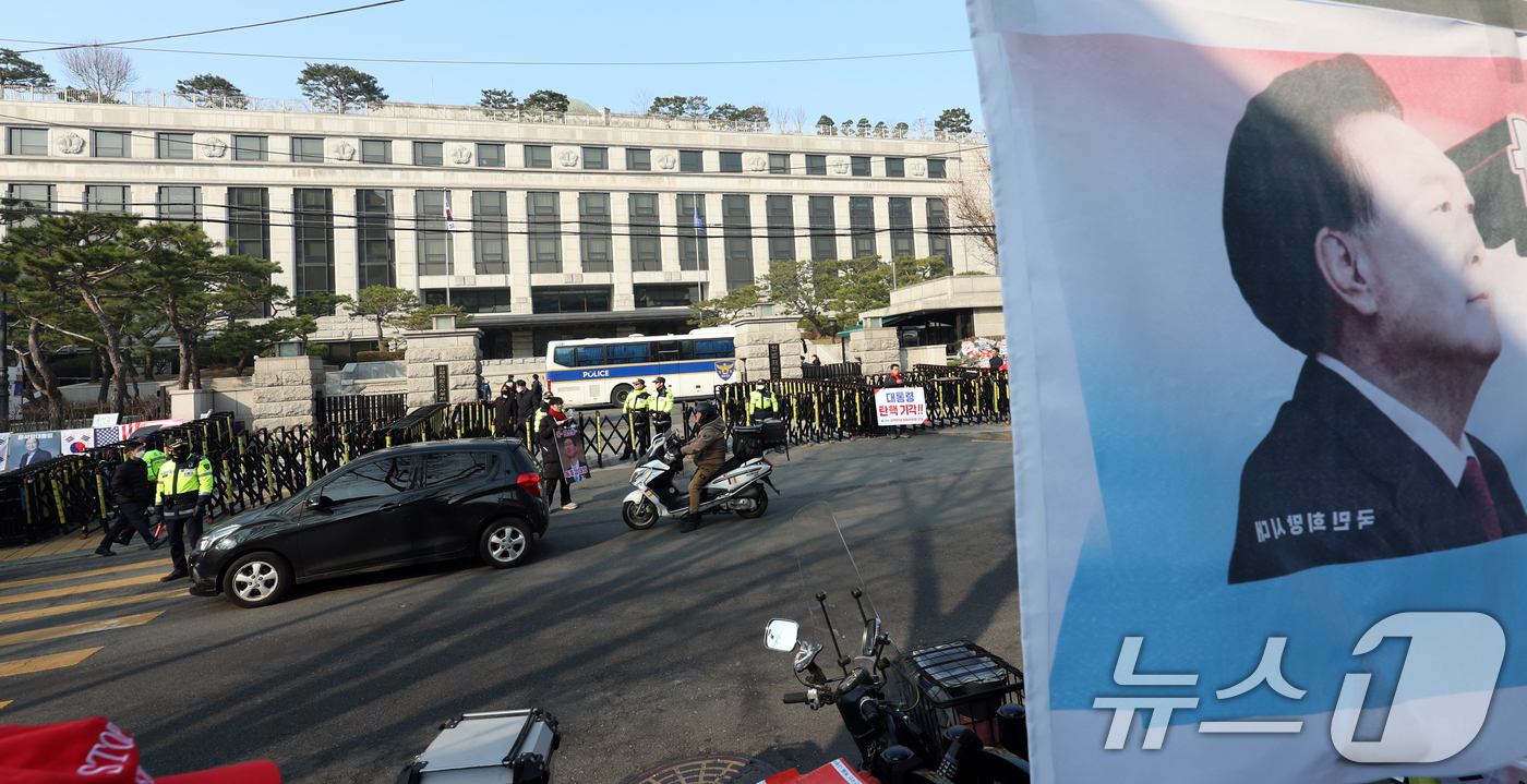 (서울=뉴스1) 김명섭 기자 = 윤석열 대통령에 대한 탄핵 심판을 심리하고 있는 헌법재판소가 숙고를 이어가고 있다. 변론 종결이 된 지 2주째에 접어드는 이번 주 중 선고가 이뤄질 …