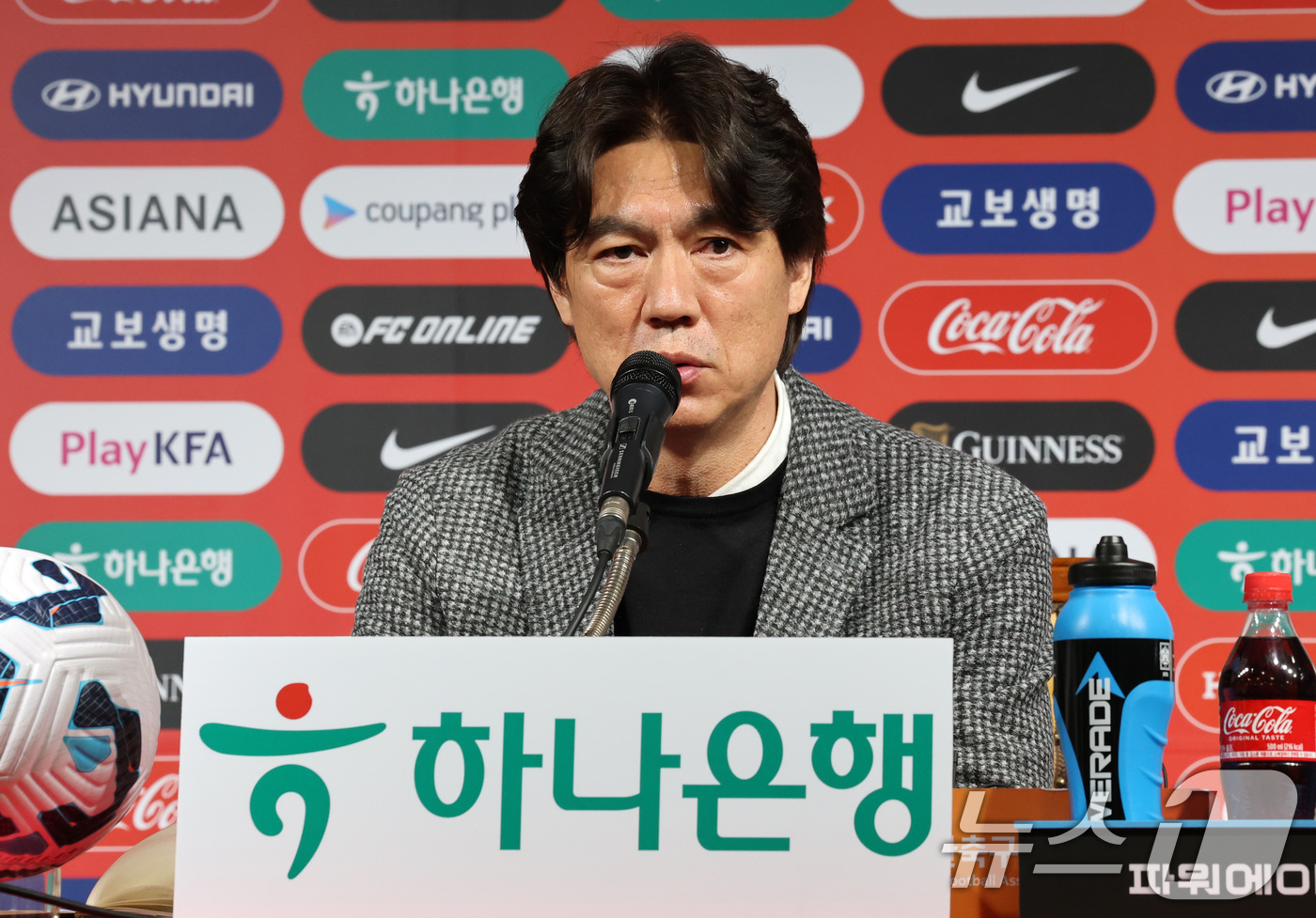 (서울=뉴스1) 임세영 기자 = 홍명보 대한민국 축구 국가대표팀 감독이 10일 오전 서울 종로구 신문로 축구회관에서 2026 국제축구연맹(FIFA) 북중미 월드컵 아시아 3차 예선 …
