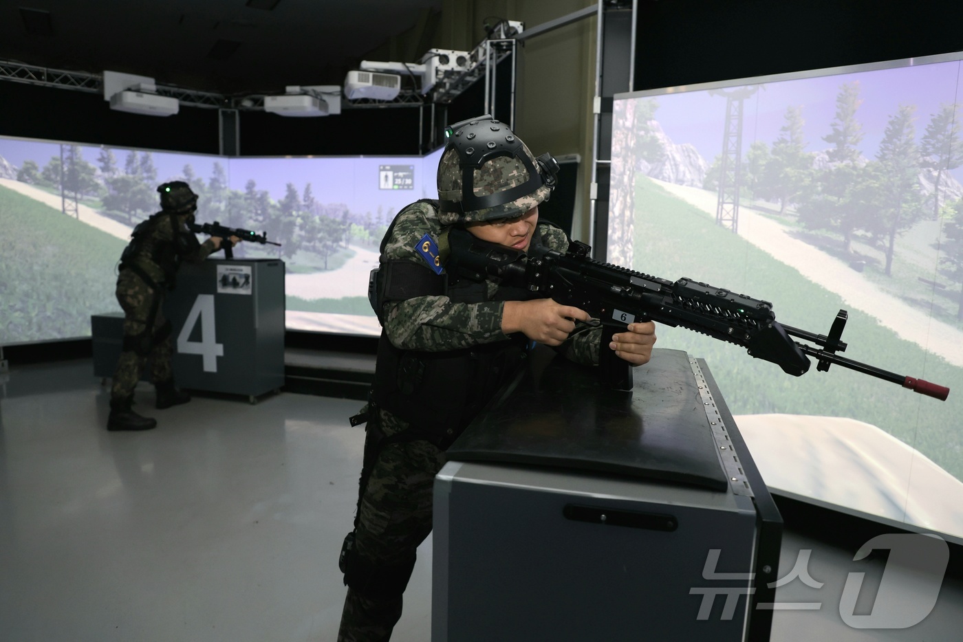 (양양=뉴스1) 윤왕근 기자 = 10일 오전 육군 3군단 예하 강원 양양군 양양과학화 예비군 훈련장에서 예비전력 정예화를 위한 올해 첫 예비군 훈련이 실시되고 있다. 3군단은 이날 …