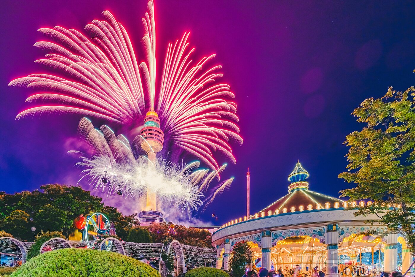 본문 이미지 - 대구 이월드가 개장 30주년을 기념해 역대급 규모의 불꽃쇼 '카운팅 매직 스타즈'를 마련한다. (이월드 제공)