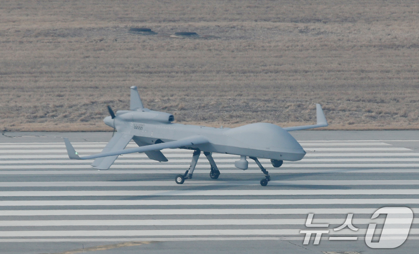 (평택=뉴스1) 김영운 기자 = 한미 연합연습 '자유의 방패'(FS·프리덤실드) 연습에 돌입한 10일 경기 평택시 팽성읍 주한미군기지 캠프 험프리스에 무인 정찰·공격기 MQ-1C …