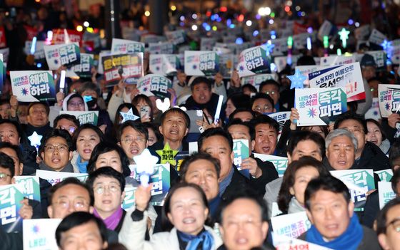 尹 탄핵심판 선고 앞두고 거세진 '탄핵 촉구'…서울 곳곳 찬반 집회 예고