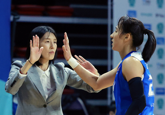 여자농구 우리은행 새 사령탑에 전주원…위성우 시대 막 내려(종합)