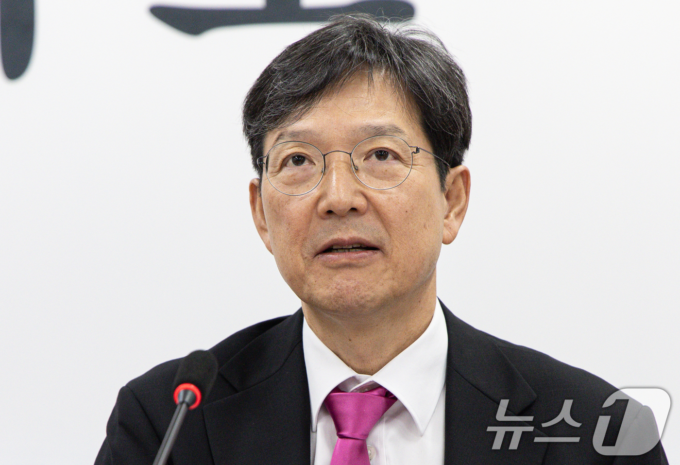 (서울=뉴스1) 이재명 기자 = 함익병 개혁신당 선거관리위원회 위원장이 11일 오전 서울 여의도 국회에서 열린 개혁신당 선거관리위원회 2차 회의에서 발언을 하고 있다. 2025.3 …