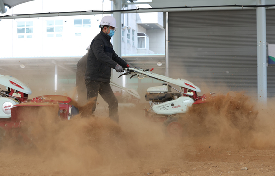 농식품부, 23일부터 4주간 '봄철 전국 농기계 순회 수리봉사'