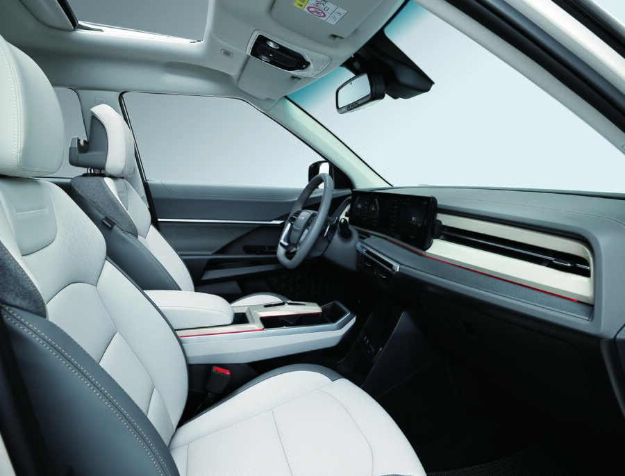 본문 이미지 - KG모빌리티가 11일 출시한 하이브리드(HEV) 기반 중형 스포츠유틸리티차(SUV) '토레스 하이브리드'(KG모빌리티 제공). 2025.03.11.