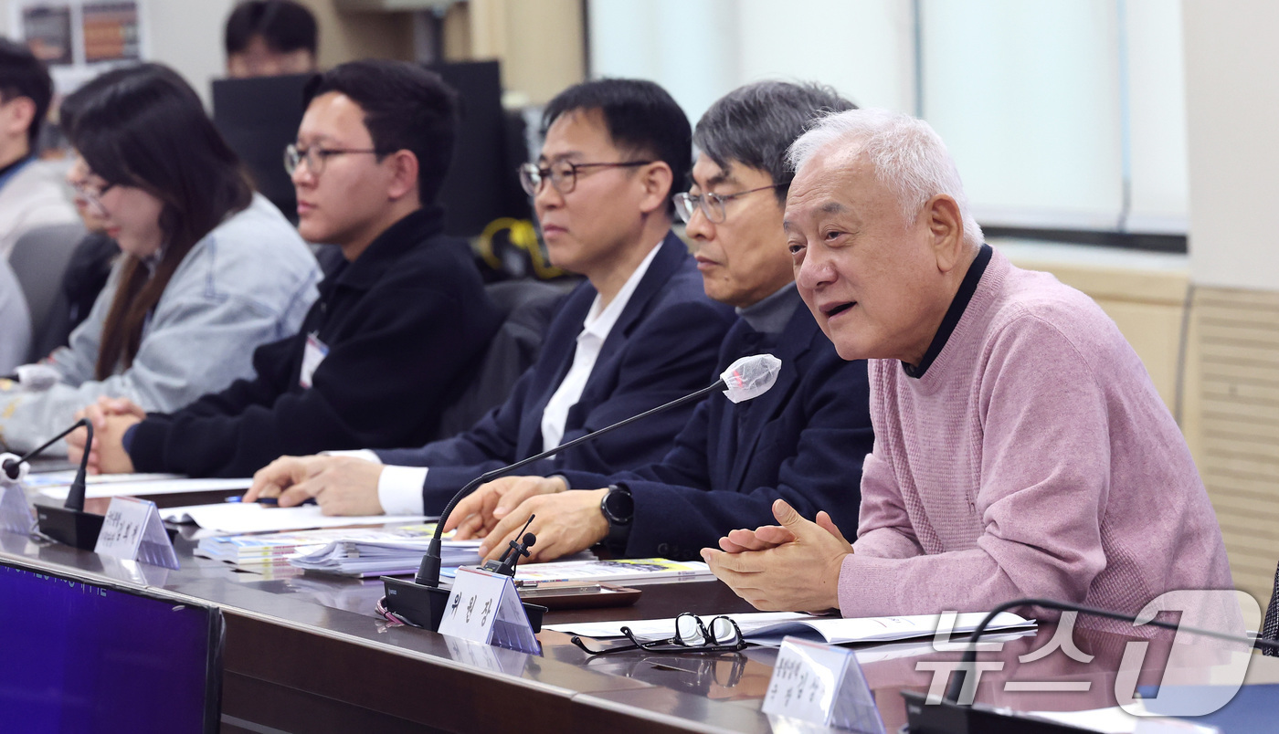 (서울=뉴스1) 임세영 기자 = 김한길 국민통합위원장이 11일 서울 종로구 정부서울청사에서 열린 청년마당 2기 성과보고회에서 인사말을 하고 있다. 2025.3.11/뉴스1