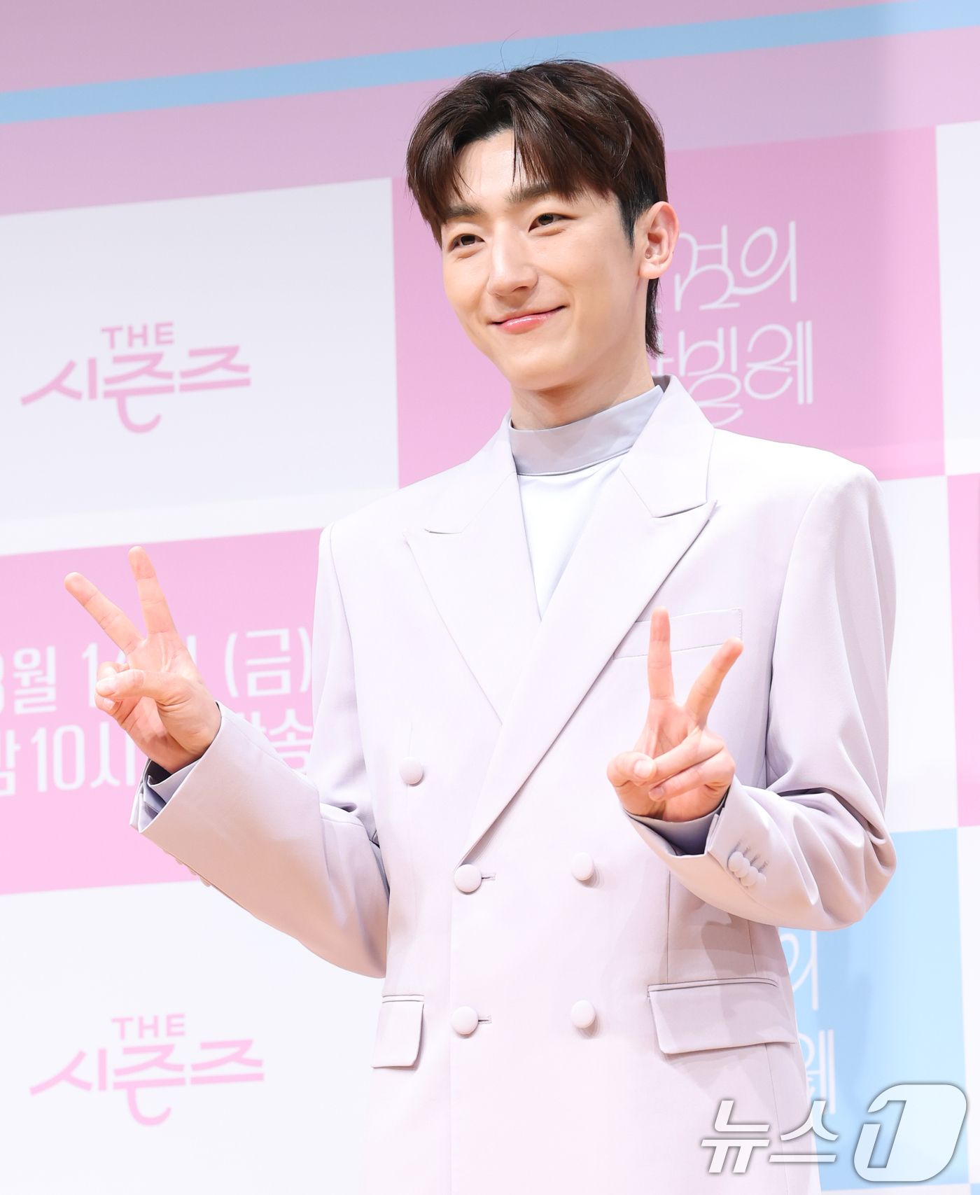 (서울=뉴스1) 권현진 기자 = 가수 정동환이 11일 서울 영등포구 KBS에서 열린 음악 프로그램 '박보검의 칸타빌레-더 시즌즈' 제작발표회에 참석해 포즈를 취하고 있다. 2025 …