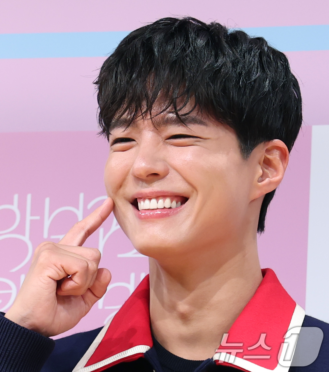 (서울=뉴스1) 권현진 기자 = 가수 정동환(왼쪽부터)과 최승희 PD, 배우 박보검,  11일 서울 영등포구 KBS에서 열린 음악 프로그램 '박보검의 칸타빌레-더 시즌즈' 제작발표 …