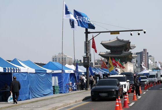 서울시 "광화문 불법 천막, 변상금·과태료 등 엄중 대처"