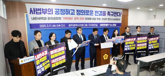 기자회견하는 더민주광주혁신회의