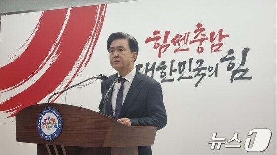 본문 이미지 - 김태흠 충남지사가 지난 6일 청양·부여 지천댐 관련 기자회견에서 입장을 밝히고 있다. /뉴스1 ⓒ News1 김태진 기자