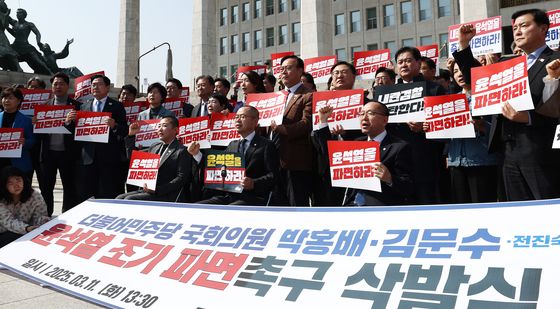 삭발하고 尹 대통령 파면 촉구하는 민주당