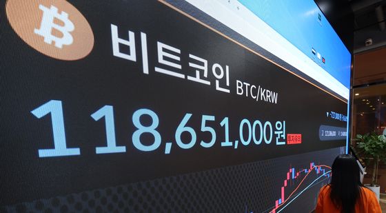 비트코인, 잇따른 악재에 1억1800만원선까지 급락