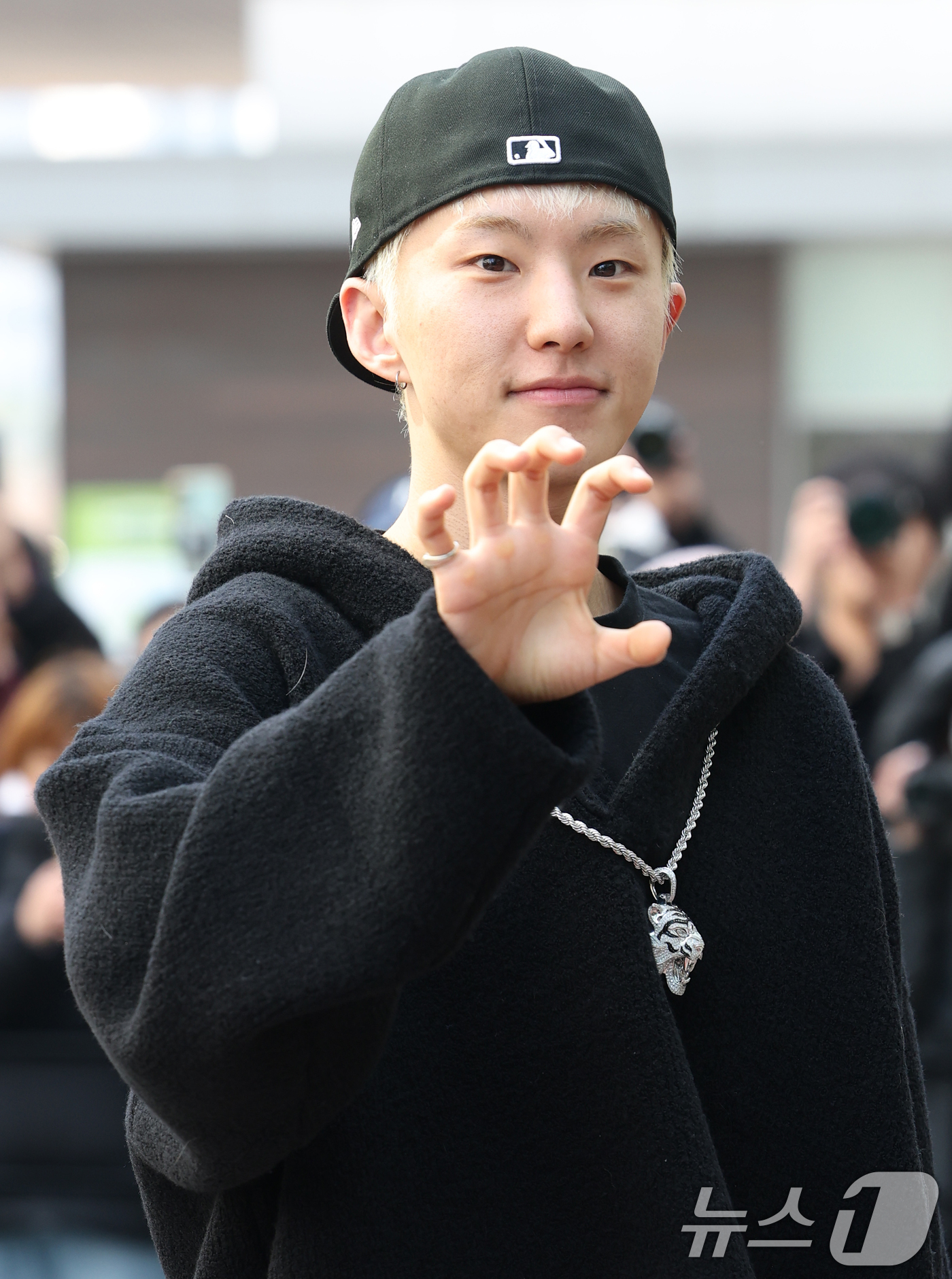 (서울=뉴스1) 권현진 기자 = 세븐틴 호시가 11일 서울 영등포구 KBS에서 열린 음악 프로그램 '박보검의 칸타빌레-더 시즌즈' 녹화에 참석해 인사를 하고 있다. 2025.3.1 …