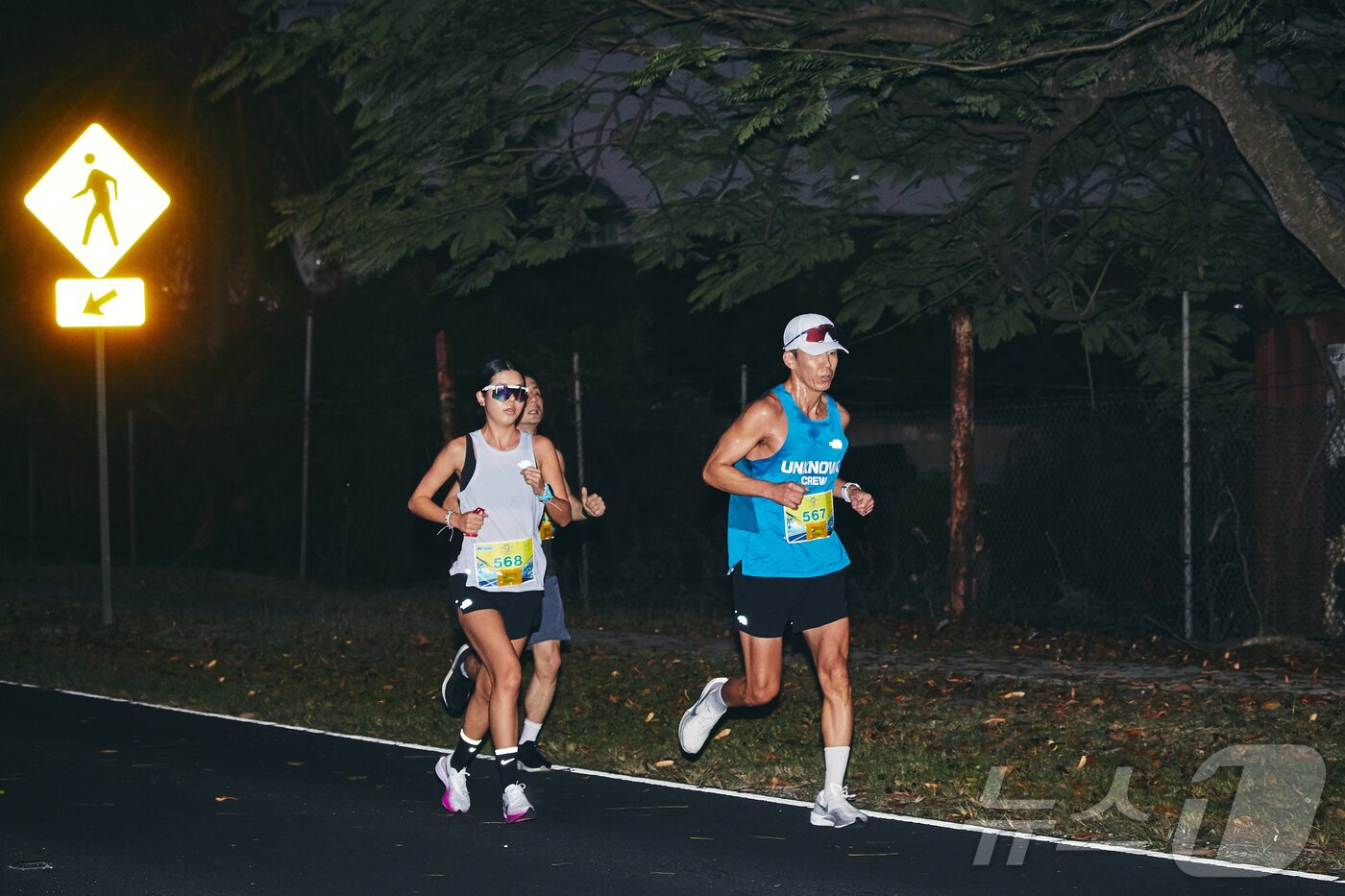 본문 이미지 - 10㎞ 코스에 참가한 션과 그의 자녀들&#40;마리아나관광청 제공&#41; 