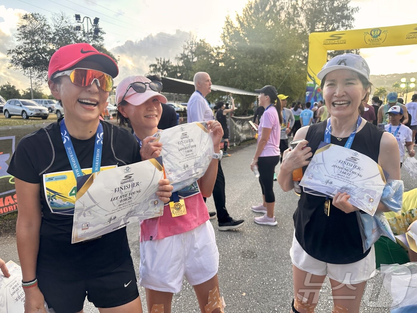 본문 이미지 - 마라톤 연령 부문에서 상위권을 기록한 50~60대 참가자들. 2025.3.8/뉴스1 ⓒ News1 윤슬빈 기자