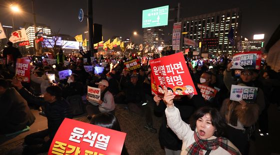 '탄핵 선고'까지 매일 심야 농성