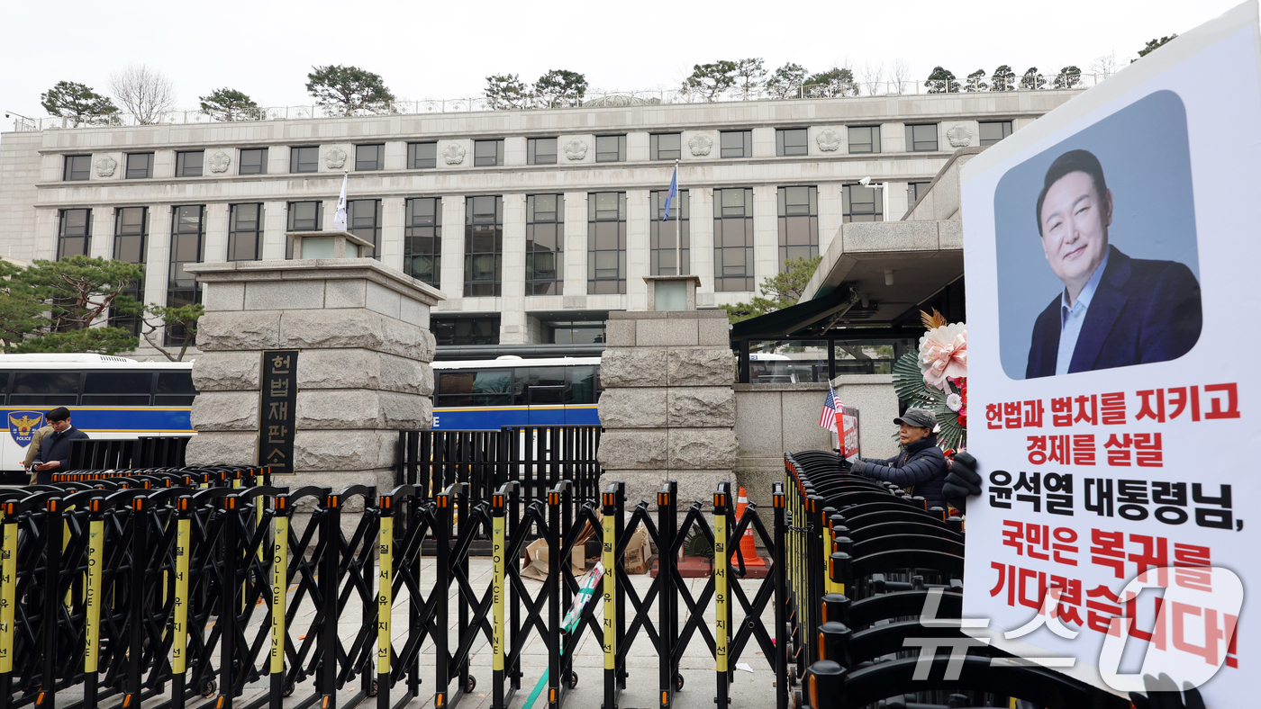 (서울=뉴스1) 김명섭 기자 = 헌법재판소가 윤석열 대통령 탄핵심판의 변론을 종결한 뒤 아직 선고일을 지정하지 못하면서 대통령 탄핵 사건 중 최장기간 숙의를 거듭하고 있다.12일 …