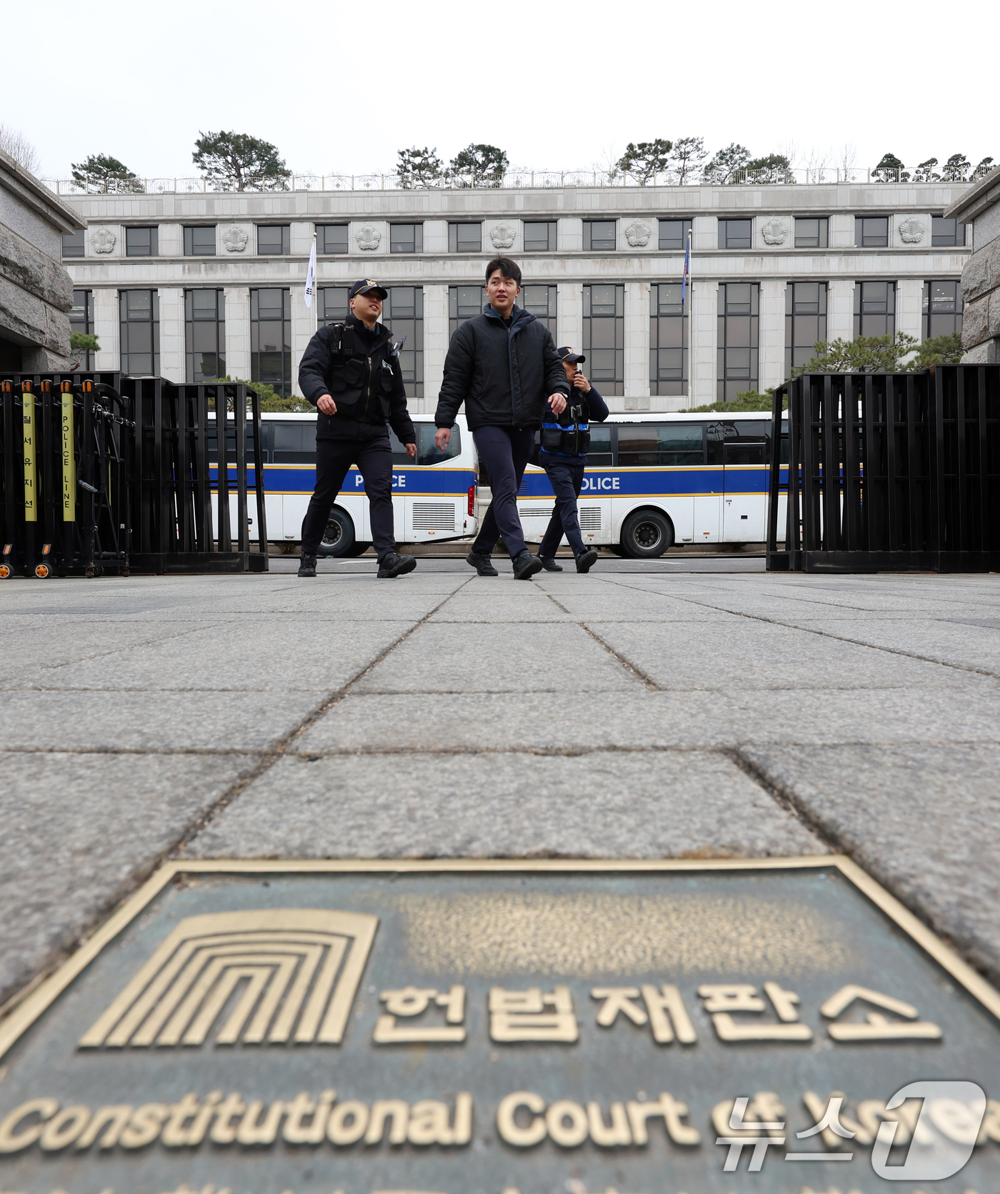 (서울=뉴스1) 김명섭 기자 = 헌법재판소가 최재해 감사원장과 이창수 서울중앙지검장을 비롯한 검사 3명에 대한 탄핵심판 사건을 13일 선고한다.지난해 12월 5일 더불어민주당 주도 …
