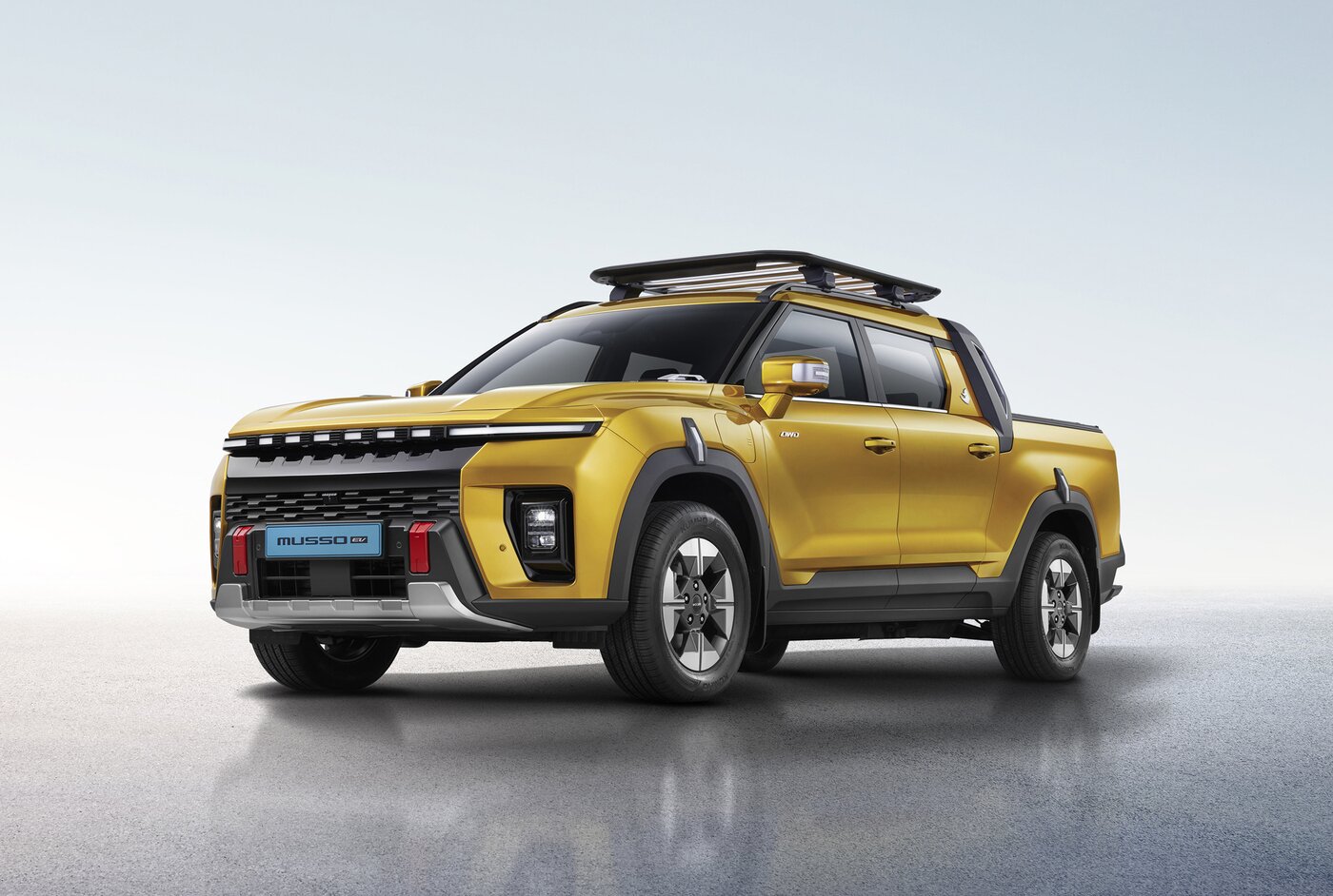 본문 이미지 - KG모빌리티가 지난 5일 공식 출시한 전기 픽업트럭 &#39;무쏘 EV&#39; 모습&#40;KG모빌리티 제공&#41;. 2025.03.05.