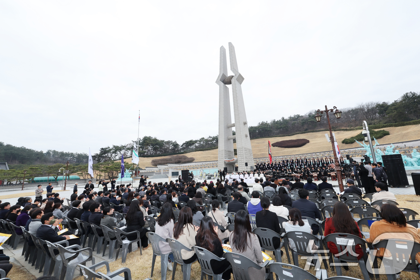 (광주=뉴스1) 김태성 기자 = 12일 광주 북구 운정동 국립 5·18민주묘지에서  행사위 소속 단체, 시민들과 함께 제45주년 5·18민중항쟁기념행사위원회 출범식이 열리고 있다. …