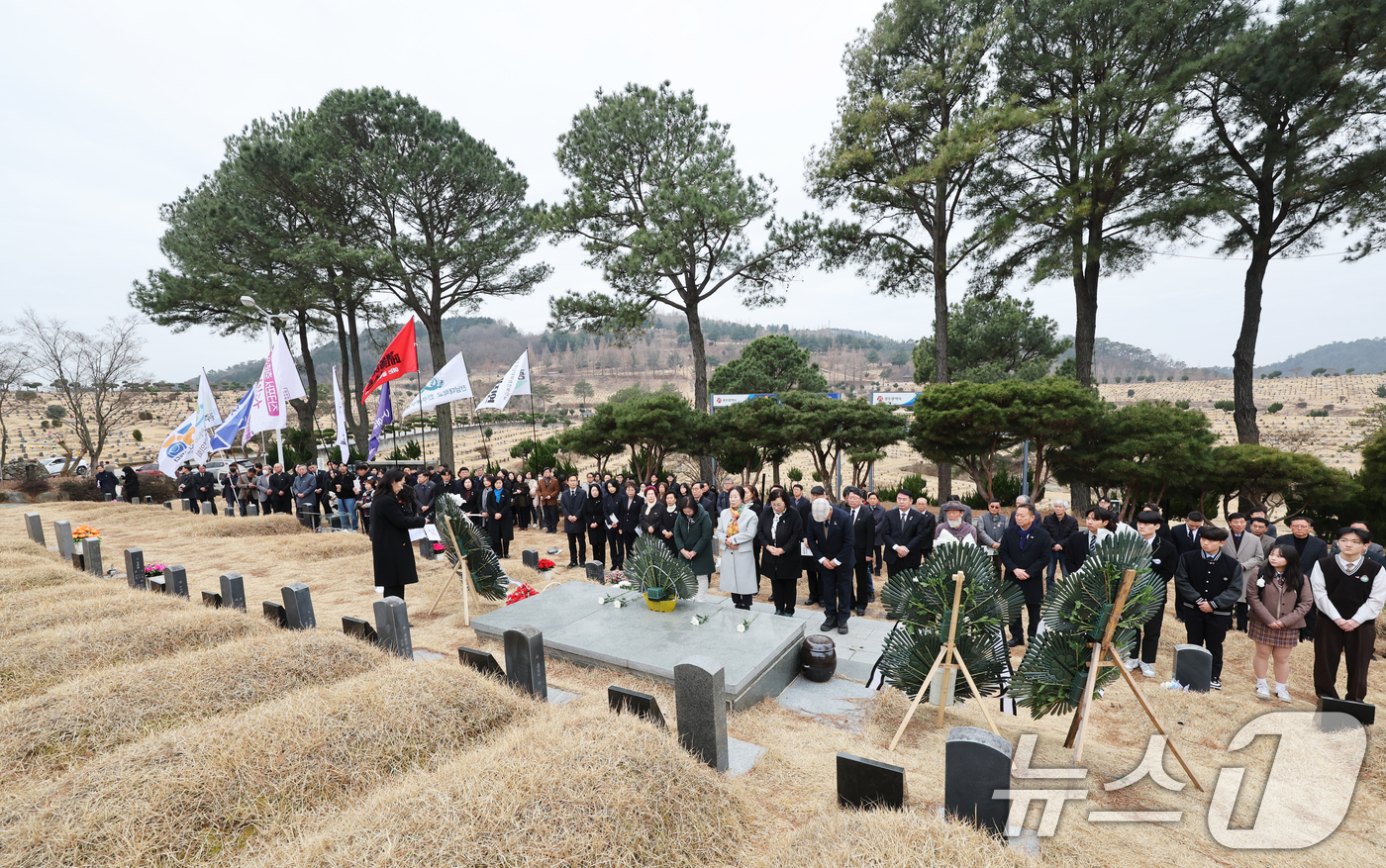 (광주=뉴스1) 김태성 기자 = 12일 광주 북구 운정동 국립 5·18민주묘지에서  행사위 소속 단체, 시민들과 함께 제45주년 5·18민중항쟁기념행사위원회 출범식이 열렸다. 이들 …